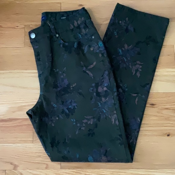 Bandolino Jeans - Picture 2 of 11